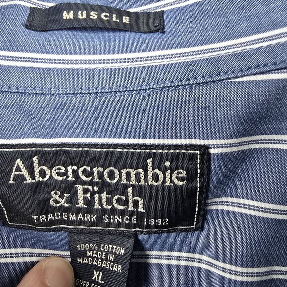 Abercrombie & Fitch Blue White Striped Long-Sleeve Button-Down Shirt Muscle Fit - Picture 3 of 6